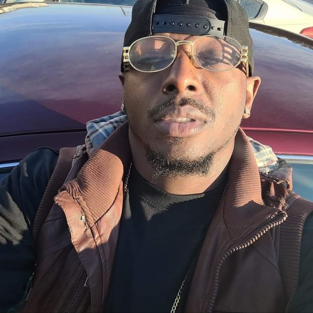 Meet your Posher, Dennis